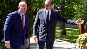 Vuçiçi kërkon “mirëkuptim më të madh” nga Whitaker