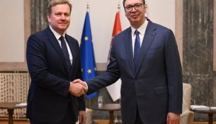 Vuçiçi riciklon ankesat në takim me Sorensenin