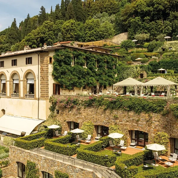 Villa San Michele rihapet pas 18 muajsh restaurim