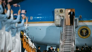 Zyrtarët amerikanë thonë se firmat kineze planifikojnë shitje sekrete armësh në Iran