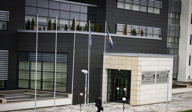 Një muaj paraburgim për dy të dyshuar për krime lufte