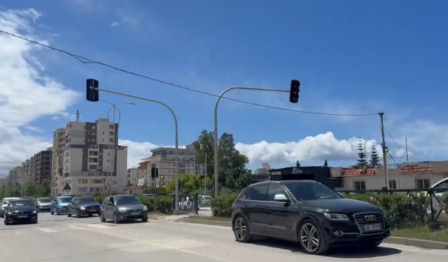 Pas 30 vitesh, Vlorës i rikthehen semaforët