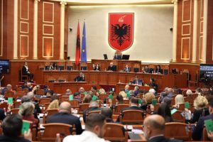 Seancë maratonë në Kuvend, kalon akti për uljen e akcizës së naftës