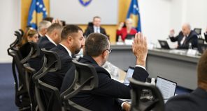 DnV: Vendimi për ndarjen e pagesave nga Qeveria në detyrë shkel ligjin