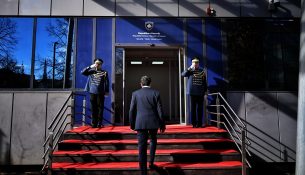 Albin Kurti duhet ta shohë derën e zyrës nga jashtë