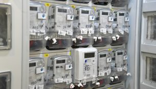 A mjaftojnë vetëm gjobat për KEDS-in pas parregullsive në njehsorët e rrymës?