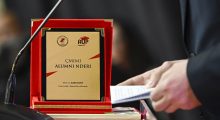 Universiteti si skenë politike në parafushatë