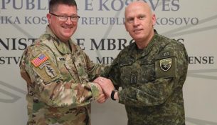 Gjenerali amerikan McKinney takon Jasharin në vizitën e fundit në Ballkan