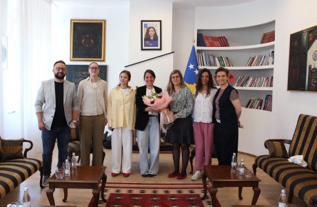 Saranda Bogujevci pret ekipin e filmit “Dua” pas suksesit në Kanë