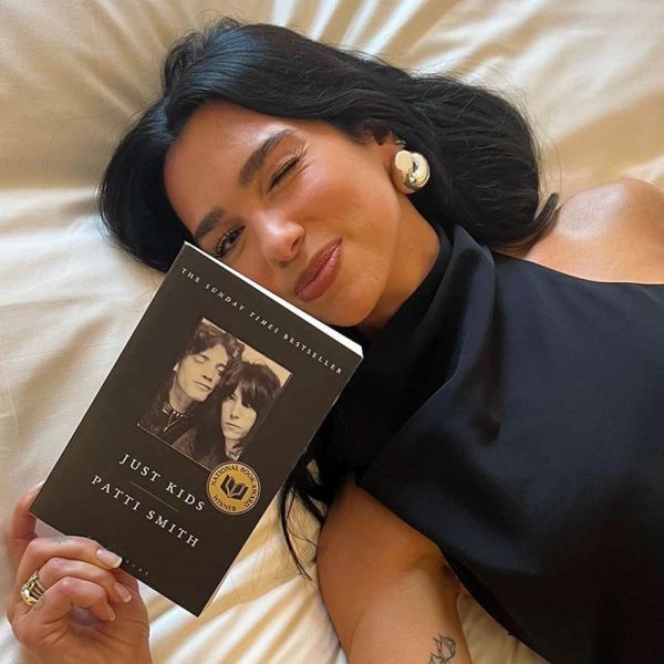 Dua Lipa ndan pesë librat e saj të preferuar