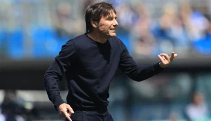 Antonio Conte largohet nga Napoli