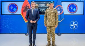 Komandanti i KFOR-it vlerëson kontributin e Shqipërisë