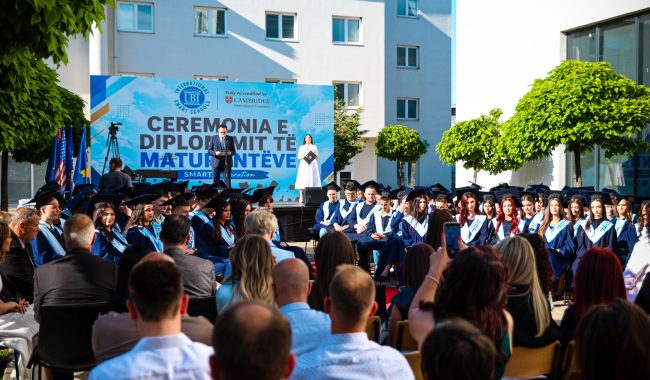 Diplomohen maturantët e UBT International Smart Schools