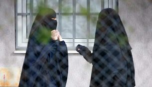 Australia “sheh” nga Kosova për modelin e riintegrimit të familjeve të kthyera nga Siria