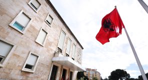 Kryeministria reagon për shkarkimin e Ristanit nga drejtimi i Bashkisë