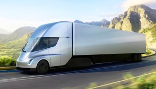 Tesla nis prodhimin masiv të kamionit elektrik Semi në Nevada