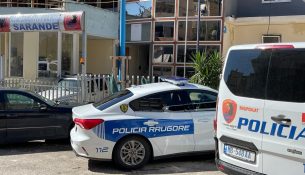 Plagos me thikë djalin e bashkëjetueses në Korçë, arrestohet 37-vjeçari