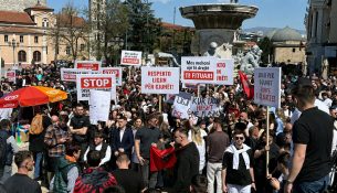 “Kjo gjuhë ka dëshmorë pas vetes”, studentët shqiptarë marshojnë në Shkup