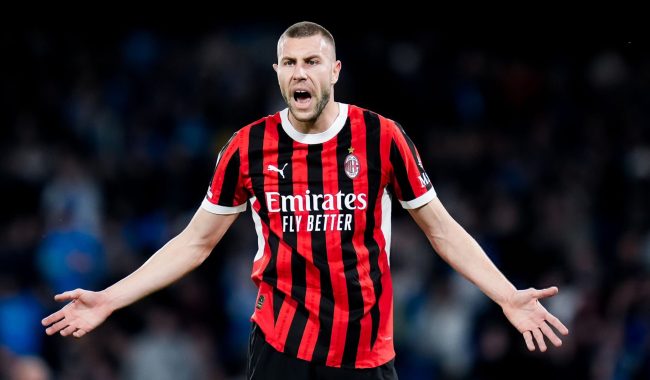 Strahinja Pavlovic në radarët e Chelseat dhe United, Milani i ‘tremb’ me çmimin e kërkuar