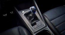 Volkswagen ndalon shitjen e makinave manuale në SHBA