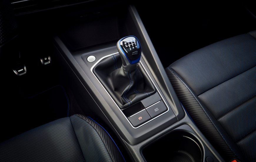 Volkswagen ndalon shitjen e makinave manuale në SHBA