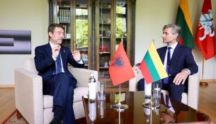 Hoxha në Vilnius, në fokus integrimi në BE dhe forcimi i bashkëpunimit me Lituaninë