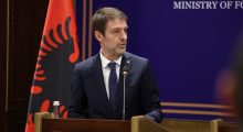 Nga Prishtina, Shqipëria artikulon vijën e saj të kuqe