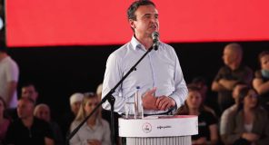 Kurti: Qeveria dhe presidentja nesër dalin në punë, opozita jo