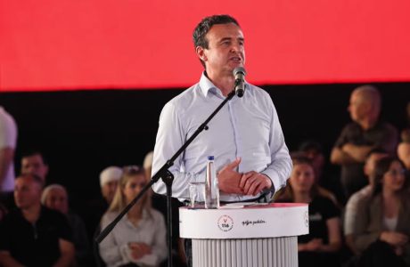 Kurti: Qeveria dhe presidentja nesër dalin në punë, opozita jo