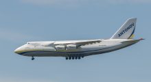 Gjiganti ukrainas Antonov An-124 në Aeroportin e Prishtinës
