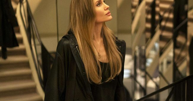 Angelina Jolie rikthehet me filmin “Couture”