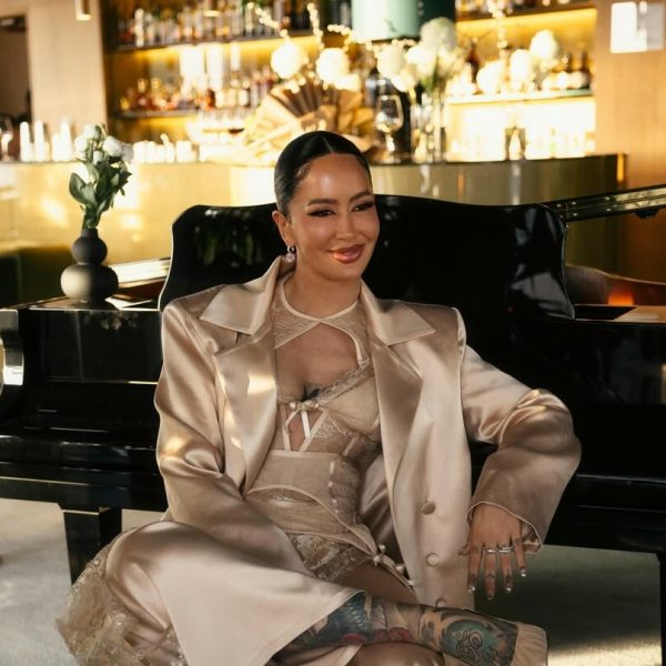 Dafina Zeqiri vazhdon turneun “Supernova” pas koncertit në Tiranë