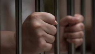 Incidenti në Skenderaj: Dy persona dërgohen në mbajtje për 48 orë