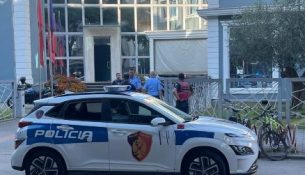 Zjarr në godinën e Drejtorisë së Policisë Tiranë, reagon Policia