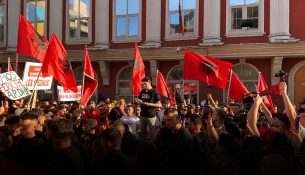 “Ne jemi autoktonë, në tokën tonë”, mesazhi i fortë nga protesta në Shkup