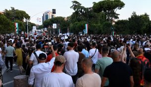 Qytetarët protestojnë në Tiranë pas incidentit në Zvërnec