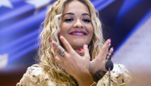 Rita Ora përgëzon Blerta Bashollin për filmin “Dua”
