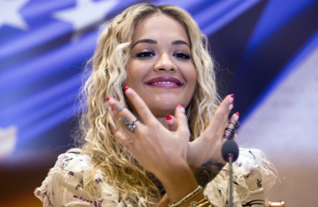 Rita Ora përgëzon Blerta Bashollin për filmin “Dua”