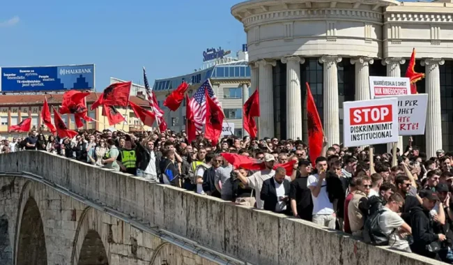 Kosova dhe Shqipëria në mbështetje të protestës studentore në Shkup