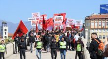 Ura e Gurit si simbol rezistence: Studentët shqiptarë dalin sërish në protestë