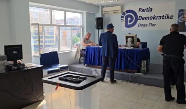 Nis votimi për kreun e PD-së, në fletën e votimit vetëm emri i Berishës