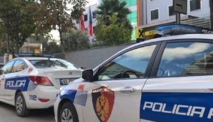 Tentoi të përplaste me makinë efektivin, por u plagos – Detajet e reja nga ngjarja në Mamurras