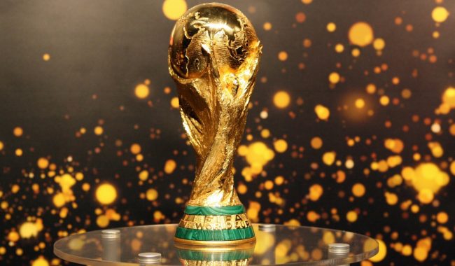 Historia e çmendur e trofeut të Kupës së Botës: vjedhje, luftë dhe një qen hero