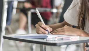 Testet kombëtare në Kosovë: Sa e tregojnë dijen e vërtetë të nxënësve?