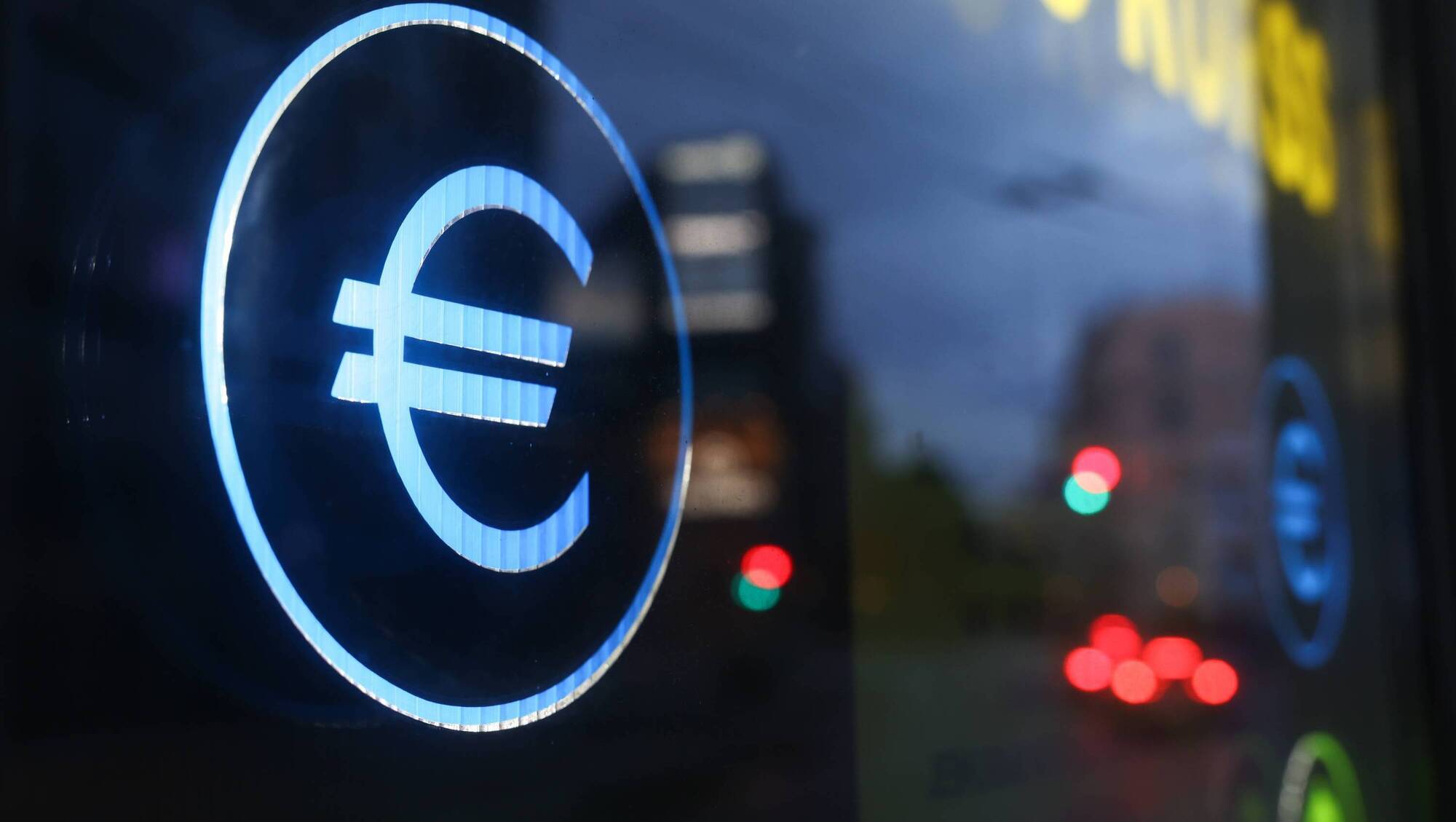 Euro digjitale një hap më pranë realitetit, PE miraton rregullat bazë