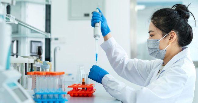 Vaksina e parë në botë e krijuar nga AI testohet te njerëzit