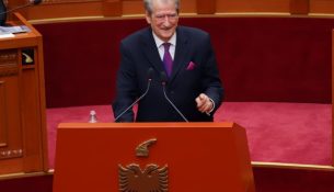 Berisha: Shqiptarët janë në rrugë kundër diktaturës autoritare