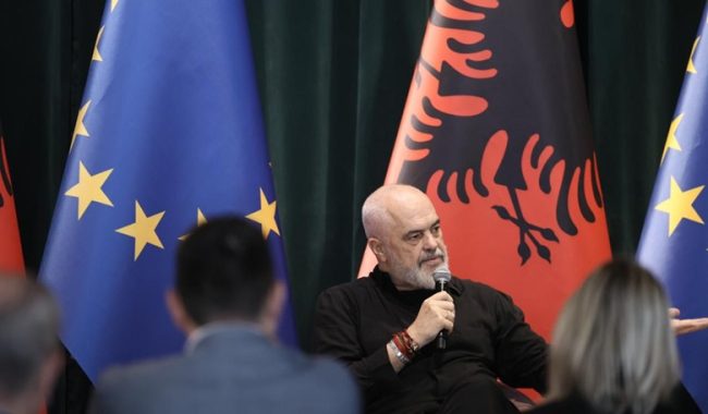 Rama mirëpret kritikat për reformën Territoriale