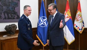 Vuçiç: KFOR-i duhet të vazhdojë të mbrojë paqen në Kosovë