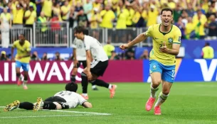 Brazili përmbys Japoninë në frymën e fundit dhe kalon në 1/8 e finales